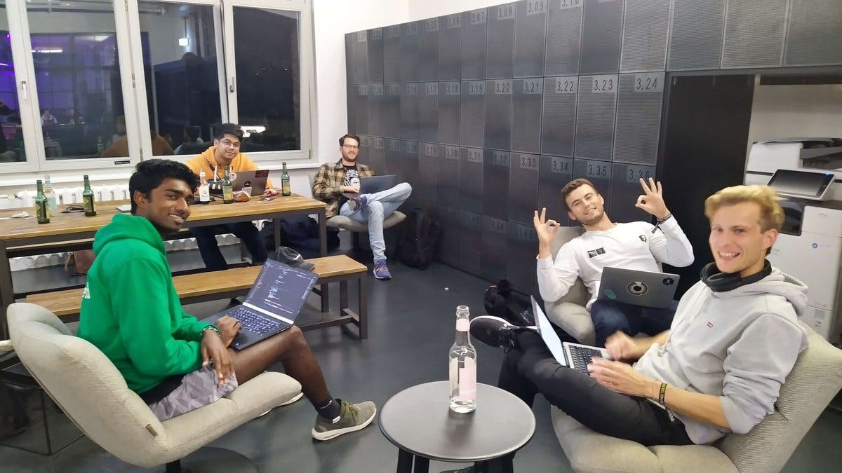 1/ This weekend at the @ETHBerlin hackathon, our dev team teamed up with @ssdd_eth and @sunnyjaycer🧑‍💻

They made great progress towards expanding IP-NFTs to include fractionalization and enabling cooperation between DAOs, researchers and patients on intellectual property. 
